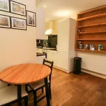 Blacksmiths Retreat, 50 Holgate Road